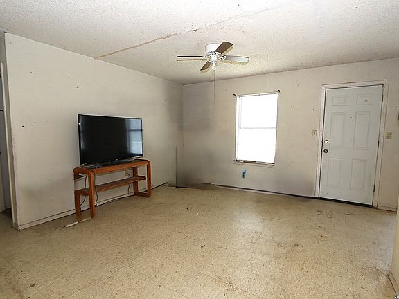 4th image of 1108 YOBLANDA DR