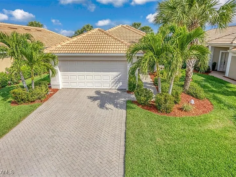 10025 Oakhurst Way — Photo 1