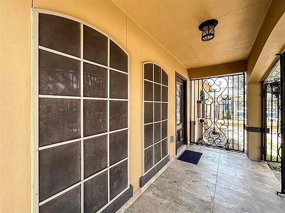 4th image of 601 Oleander St