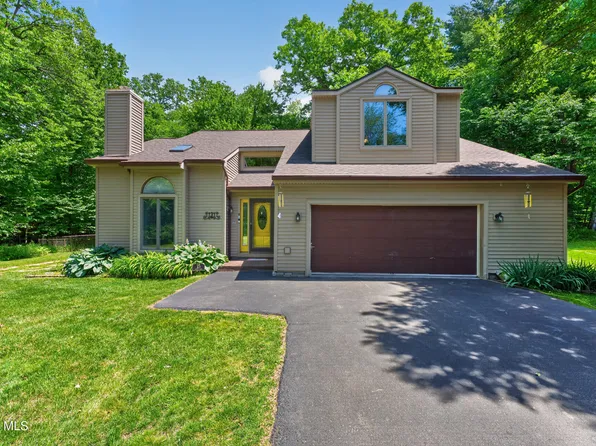 15 Arbor Lane, Clifton Park, NY 12065