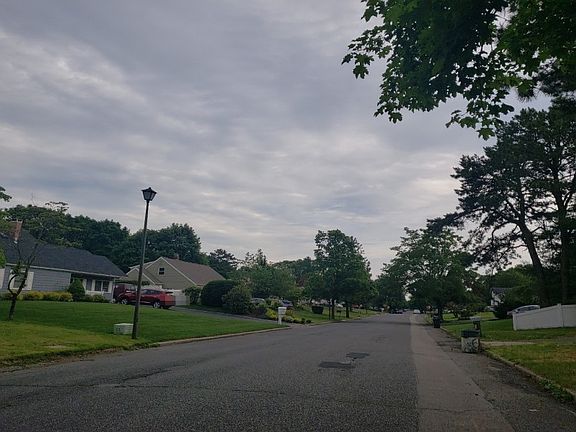 5th image of 69 White Pine Way