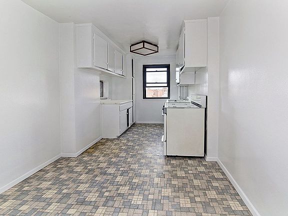 2nd image of 417 Grand St Unit F1403
