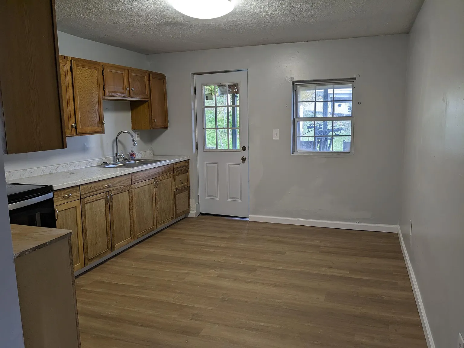 3 bed, 1.5 bath, 1500 sqft, $1,000 — Photo 1