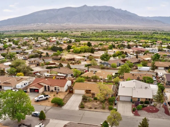 1992 Roanoke Dr NE, Rio Rancho, NM 87144