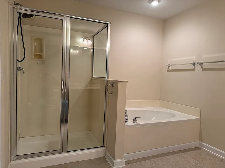 707 Bartlett Cir — Photo 13