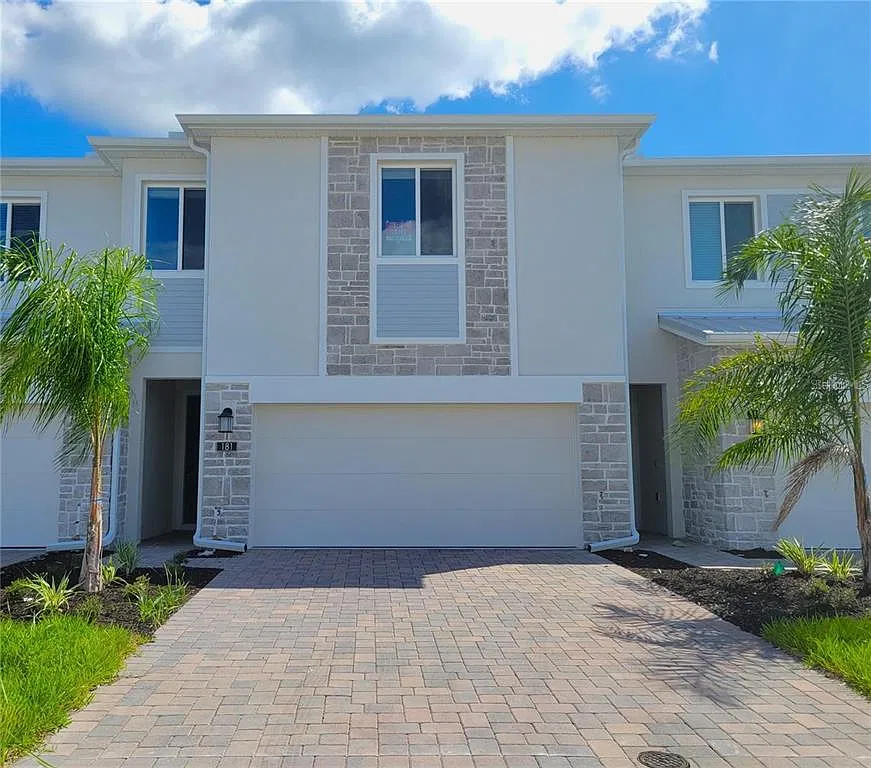 4 bed, 3.5 bath, 1954 sqft, $2,450 — Photo 1