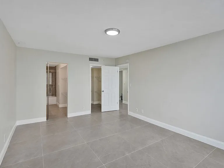 4222 Inverrary Blvd — Photo 26