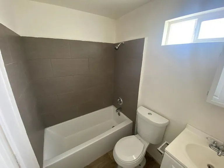 516 W Highland Ave #E — Photo 8