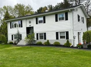 2 Larchmont Dr, Hopewell Junction, NY 12533