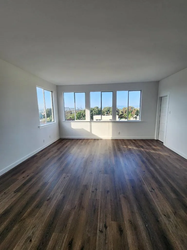 3 bed, 1300 sqft, $5,064 — Photo 4