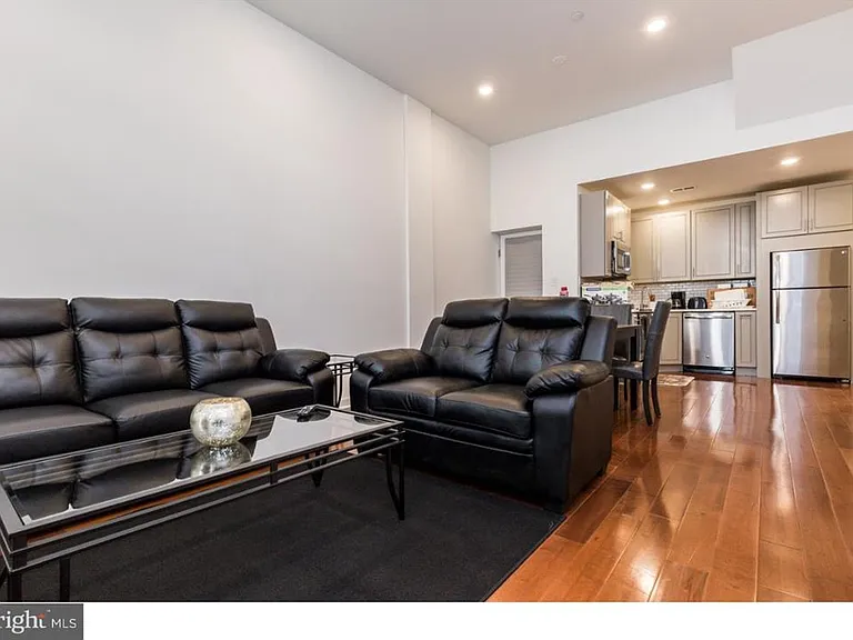 1616 Brown St #1 — Photo 3