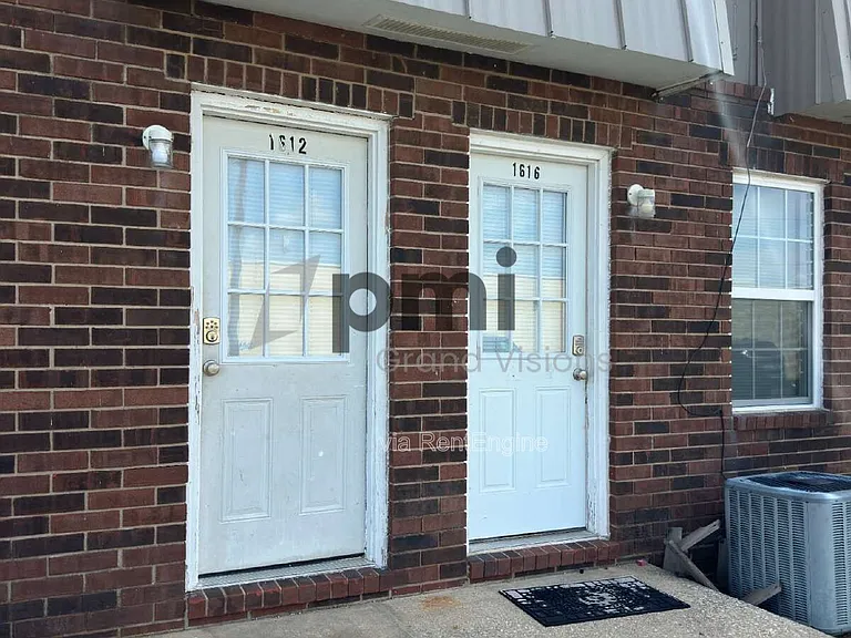 1612 University Dr — Photo 21