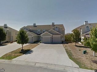 1334 NW Hidden Ridge Cir, Blue Springs, MO 64015