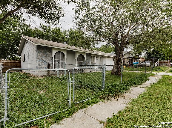 3rd image of 8507 Creek Bnd