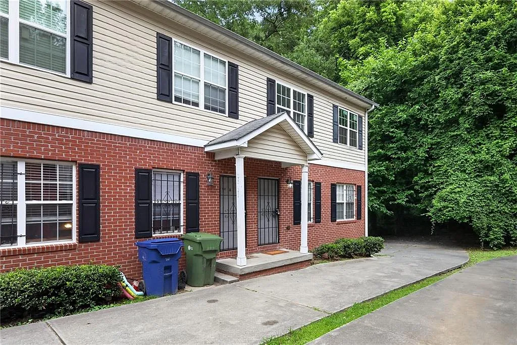 4 bed, 3.0 bath, 2760 sqft, $2,300 — Photo 1