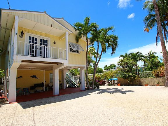 3rd image of 111 Tequesta St