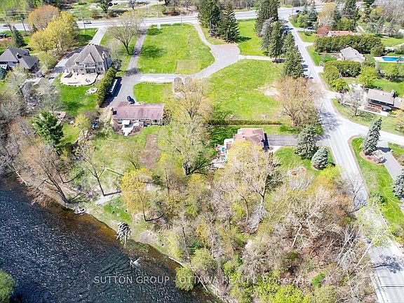 3rd image of 4003 Rideau Valley Dr