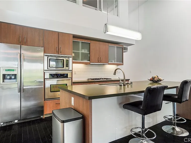 12837 Moorpark St #405 — Photo 9
