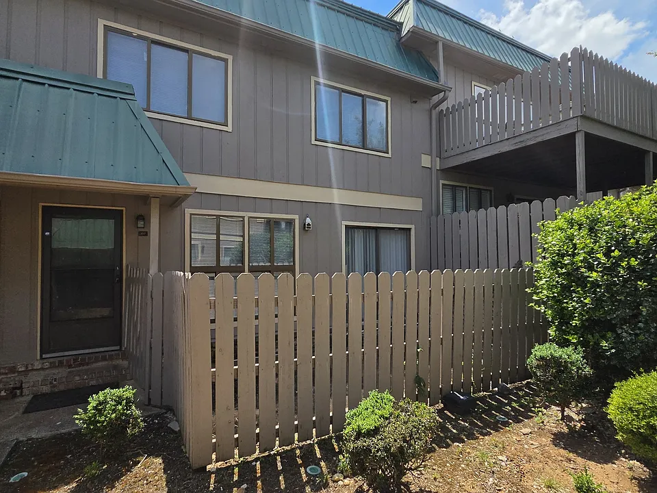 2225 Golf Rd SW #107
