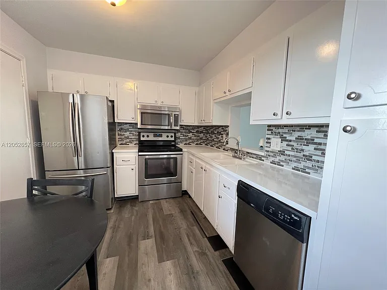 301 NE 14th Ave #608 — Photo 1