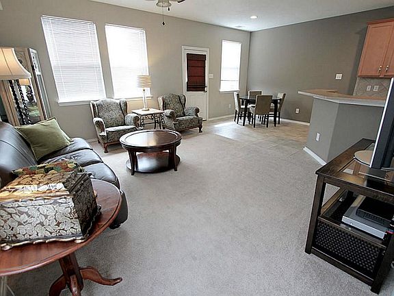 EXTRA LARGE LIVING AREA