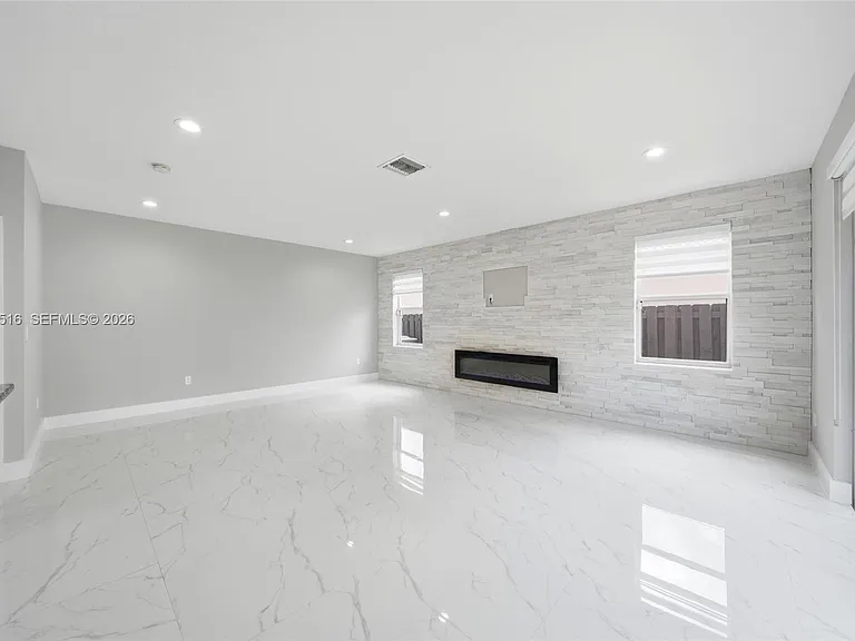 4107 NE 20th St — Photo 22