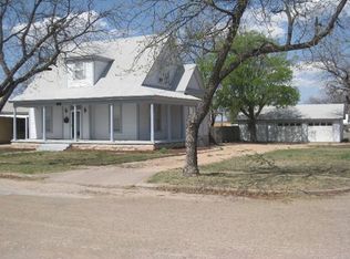 800 N 6th St, Ballinger, TX 76821