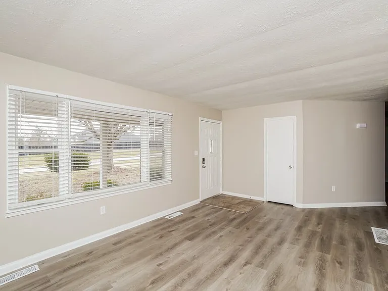 2389 Mount Eden Rd — Photo 6