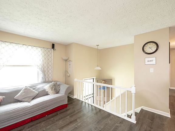 3rd image of 613 Winter Park Ct