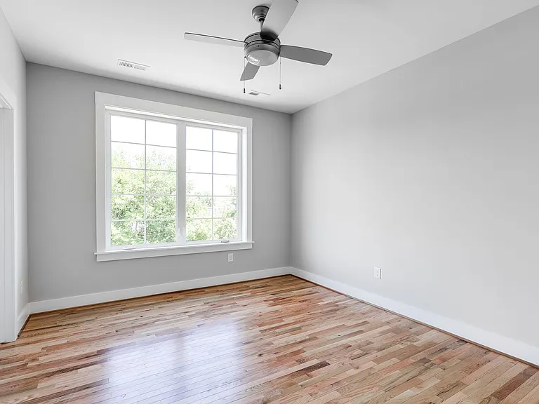 1422 Bainbridge St — Photo 6