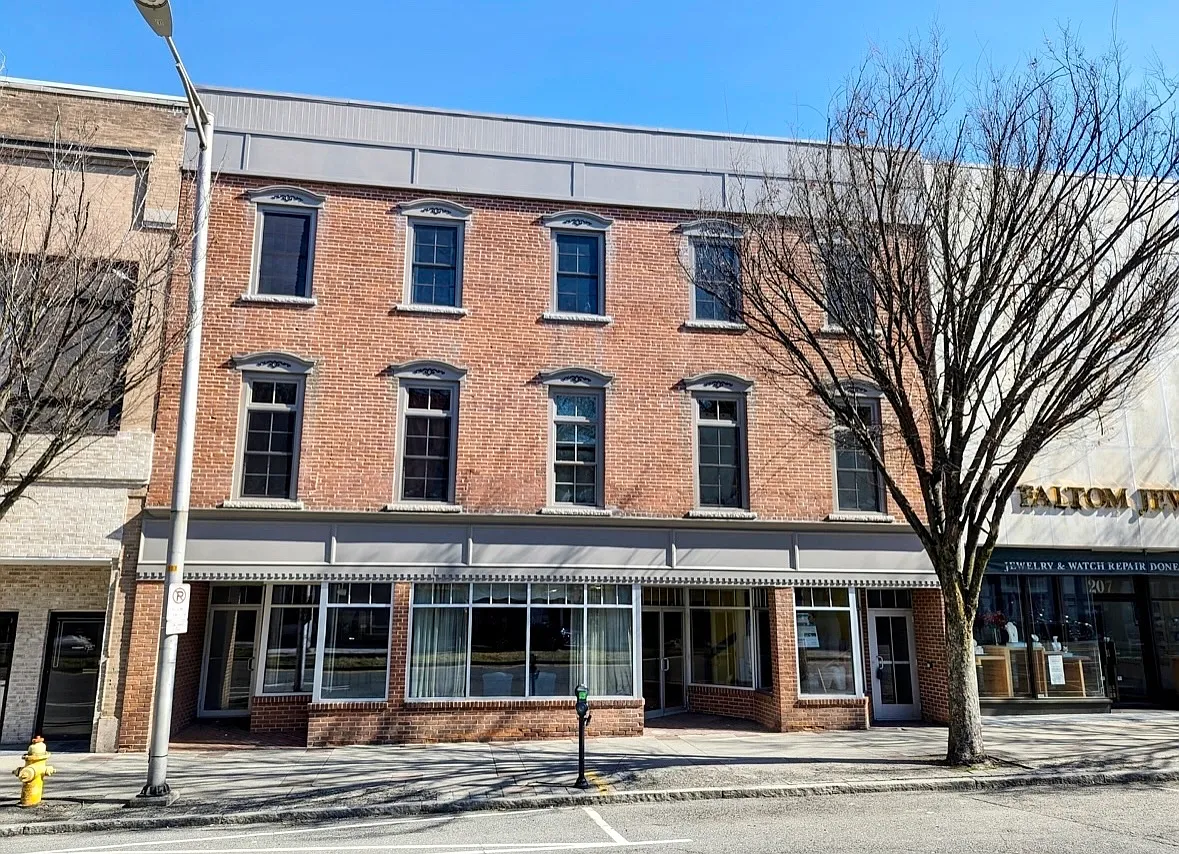 209 Main St — Photo 1