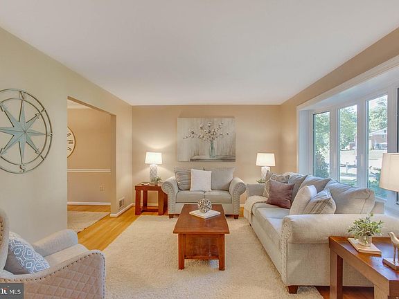 3rd image of 10104 Eastlake Dr