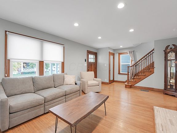 5th image of 671 E Columbus St