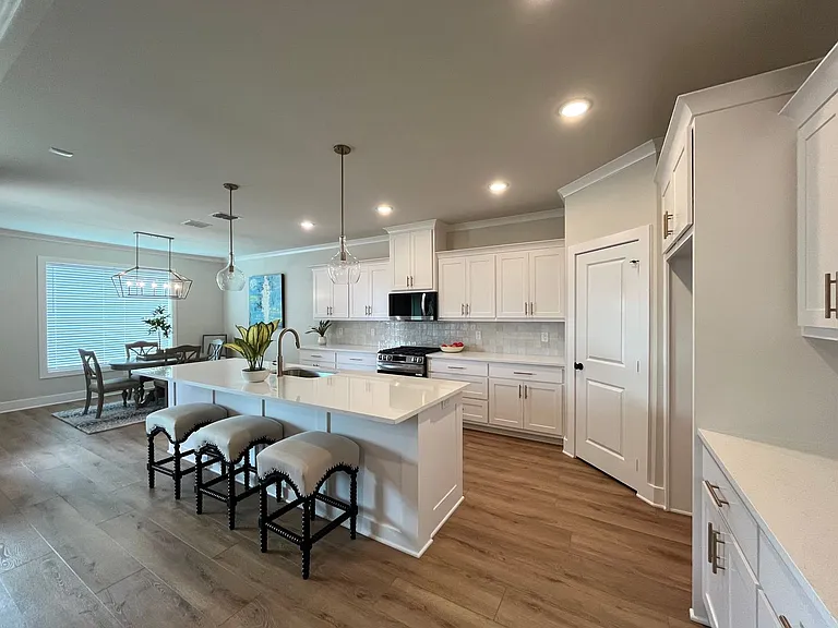 7123 Alexander Dr — Photo 15