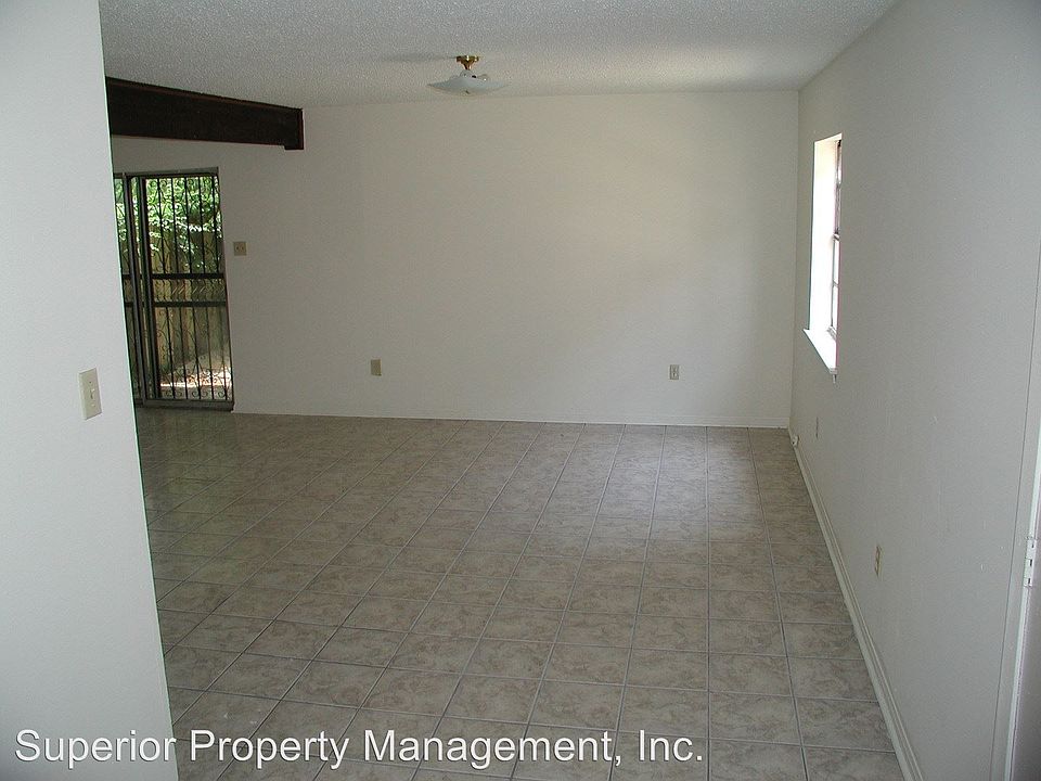 2nd image of 2821 Greenwood St APT C