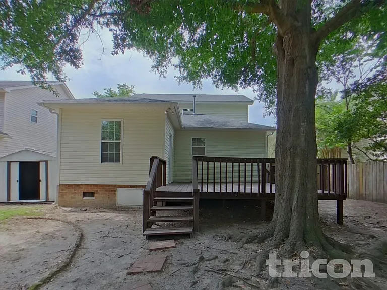 337 Montclaire Ln — Photo 17