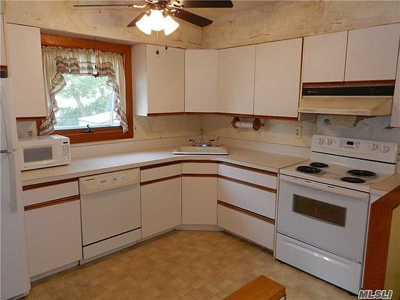 2nd image of 311 Park Ln