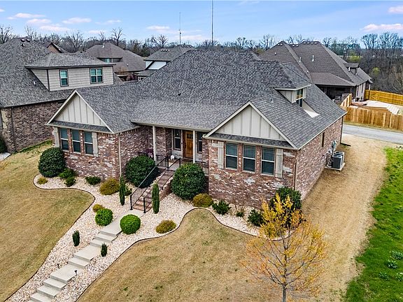 2nd image of 3105 NE Doyle Dr
