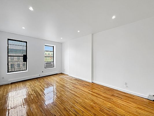 2nd image of 314 W 116th St APT 5B
