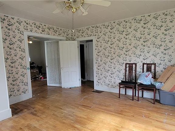 3rd image of 305 W Adams St
