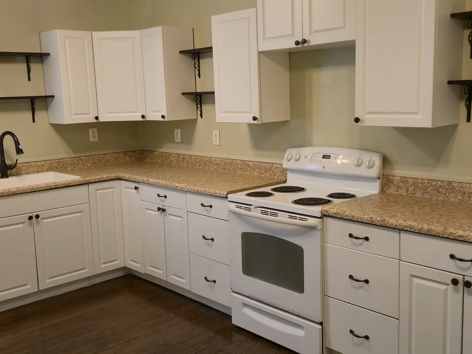 1409 N Market St — Photo 2