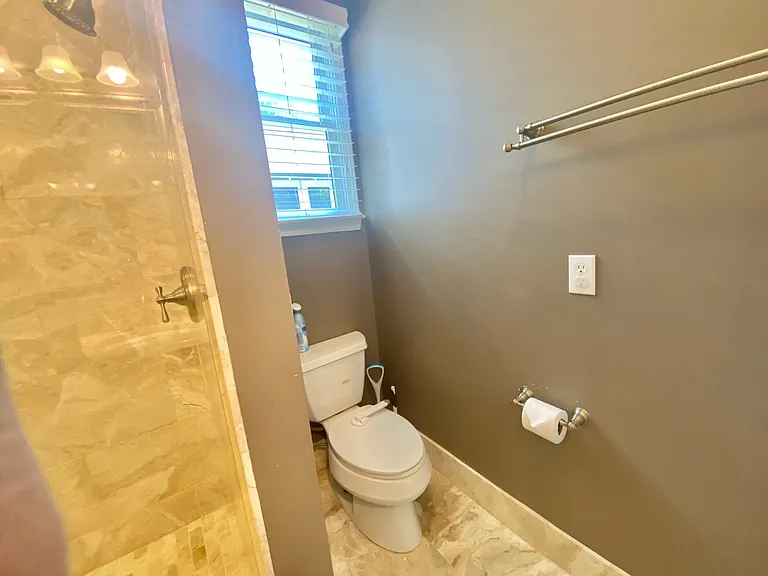 416 E Tremont Ave — Photo 30
