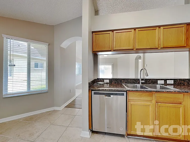 11749 Lynmoor Dr — Photo 4