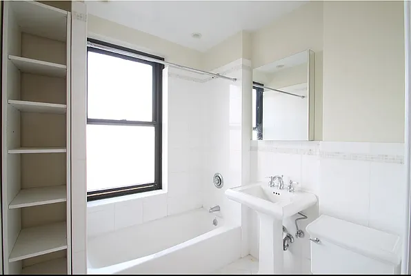 Rented by Manhattan Realty Group | media 12