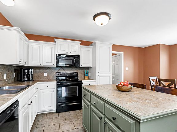 4th image of 12266 Creekside Ave