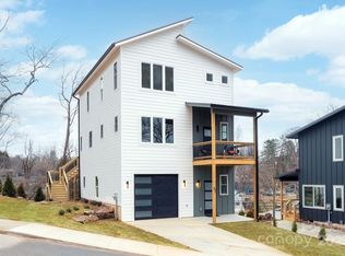 52 Harnett St, Asheville, NC 28806