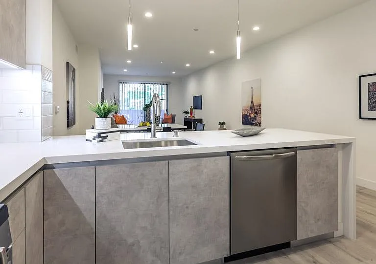 905 Wilcox Ave #Penthouse 2 — Photo 7