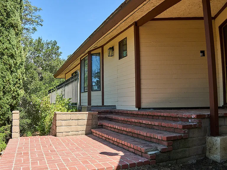 397 Loftyhill Dr — Photo 43