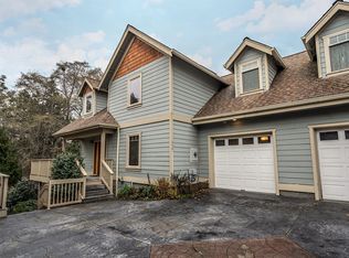 854 Blackberry Ln, Ashland, OR 97520