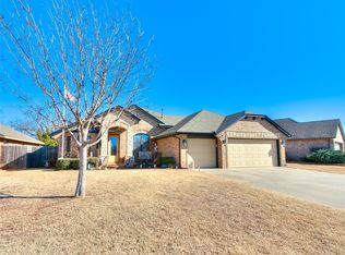 2825 SE 38th St, Moore, OK 73160